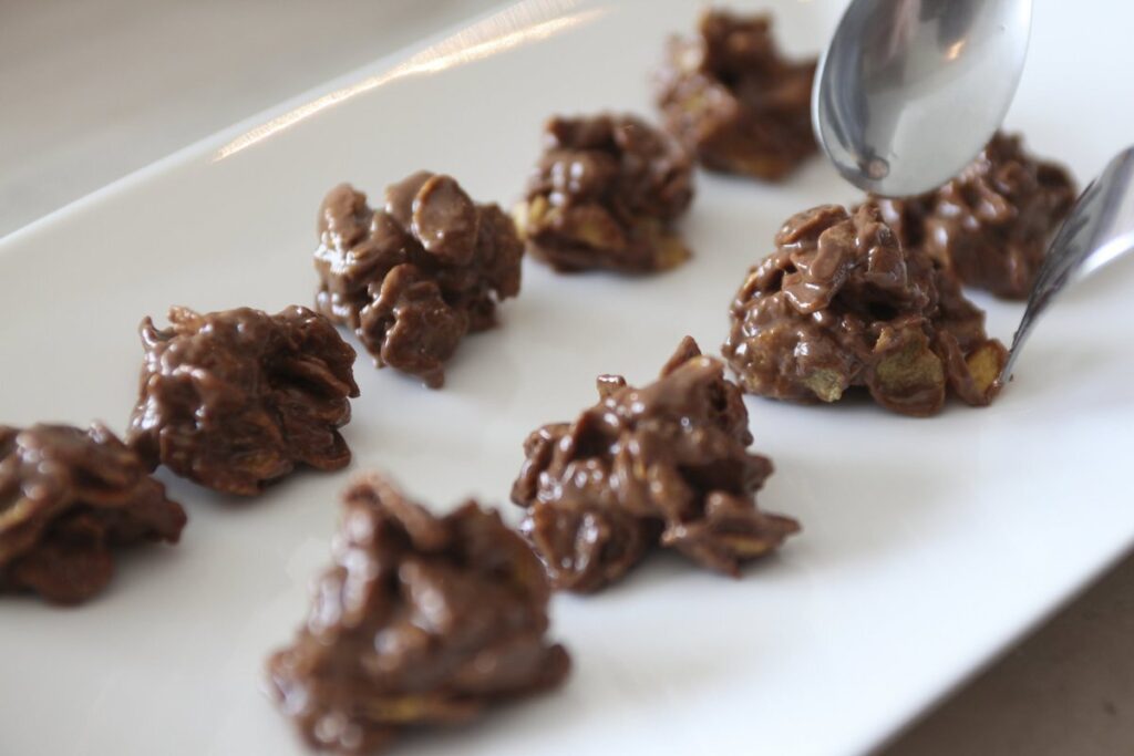 Pour un dessert croustillant à l’extérieur et moelleux à l’intérieur, essayez les roses des sables aux cornflakes
