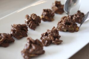Pour un dessert croustillant à l’extérieur et moelleux à l’intérieur, essayez les roses des sables aux cornflakes